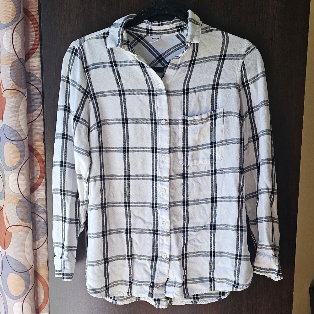 Old Navy Black And White Plaid Button Down Shirt